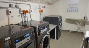 Prádelna pro nájemníky v bytovém domě v Praze na Vinohradech